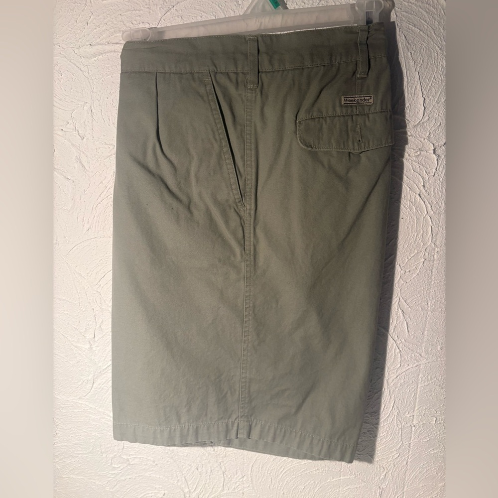 Weekender Men's Khaki Green Shorts - Size = 42 waist with 8” inseam